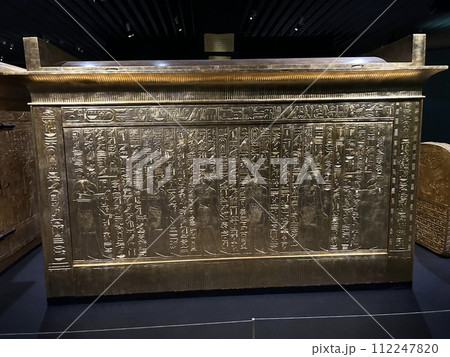 古代エジプトの棺のレプリカです。 112247820