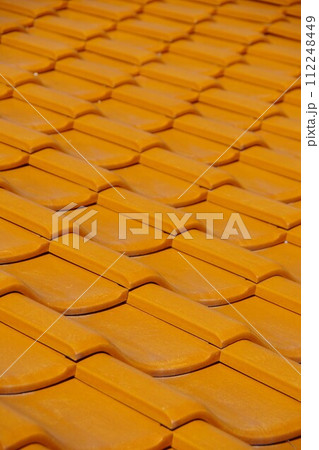 オレンジ色の瓦 オレンジ色の瓦 112248449
