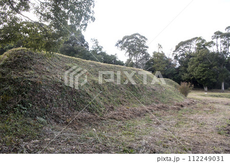 勝間田城 二の曲輪土塁 勝間田城 二の曲輪土塁 112249031