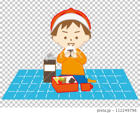 レジャーシートを広げておにぎりを食べる小さな男の子 レジャーシートを広げておにぎりを食べる小さな男の子 112249798