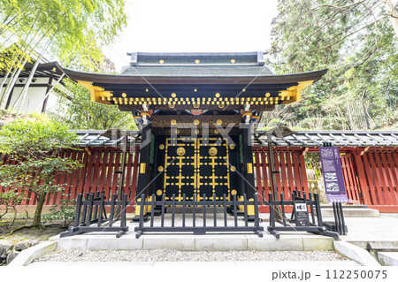 早春の瑞鳳殿　涅槃門　宮城県仙台市 112250075