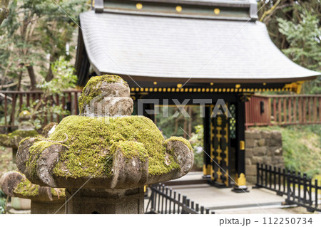 早春の瑞鳳殿　感仙殿と善応殿の門　宮城県仙台市 112250734