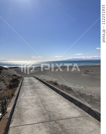 茅ヶ崎の海岸風景 112251935