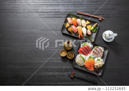 寿司、刺身、和食俯瞰撮影 112252685
