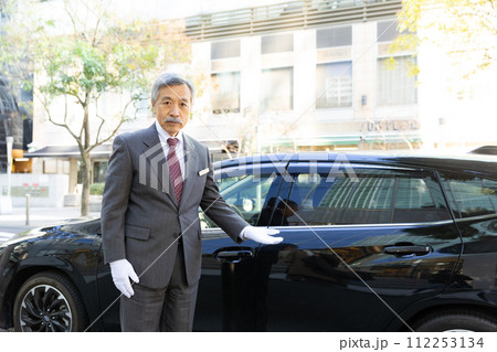シニア男性　ドライバー　ライドシェア 112253134