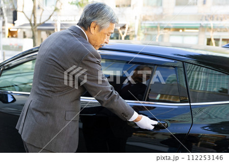 シニア男性　ドライバー　ライドシェア 112253146