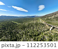【空撮】樹海広がる三国峠(北海道)＜西向き/遠景＞ 112253501