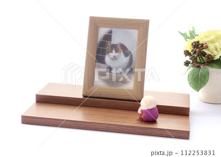 ペットの葬儀後に飾られたペット供養用の祭壇 手元供養7 ペットの葬儀後に飾られたペット供養用の祭壇 手元供養7 112253831