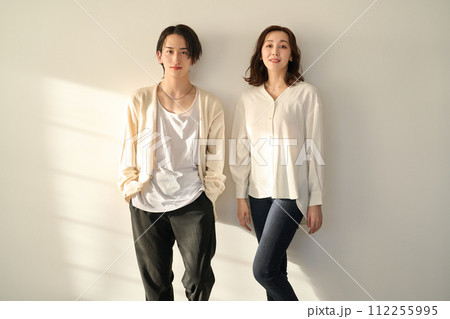 男女ポートレート 男女ポートレート 112255995