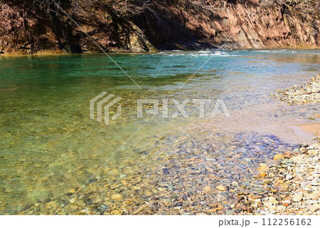 西和賀町　和賀川の春 112256162