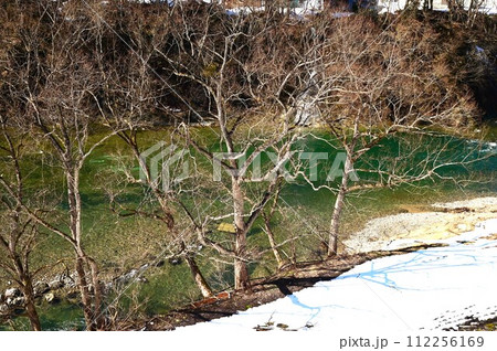 西和賀町　和賀川の春 112256169