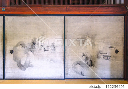 京都、建仁寺の襖絵 京都、建仁寺の襖絵 112256493