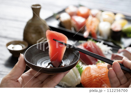 マグロの刺身、ホンマグロの赤身 マグロの刺身、ホンマグロの赤身 112256700