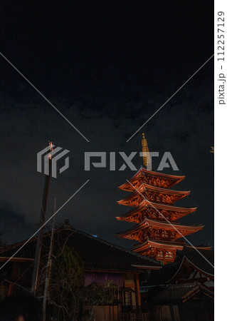 浅草　五重塔　夜景 112257129