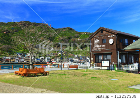 【愛媛県】晴天の沖新田緑地公園「みなとオアシス八幡浜みなっと」 【愛媛県】晴天の沖新田緑地公園「みなとオアシス八幡浜みなっと」 112257539