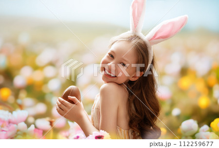 child with choco egg outdoors 112259677