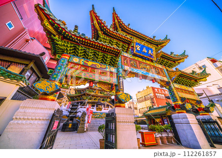 日本の横浜都市景観 横浜中華街・横濱媽祖廟などを望む…希望の時代へ＝2月28日 112261857