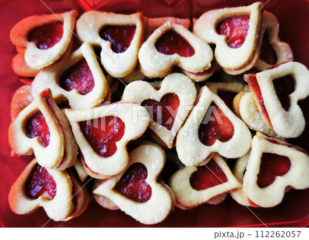 sweet hearts with jam 112262057