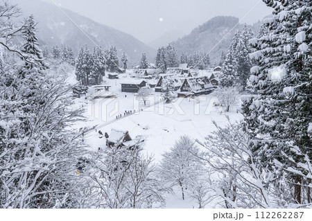 雪降る五箇山 相倉 合掌造り集落 雪降る五箇山 相倉 合掌造り集落 112262287