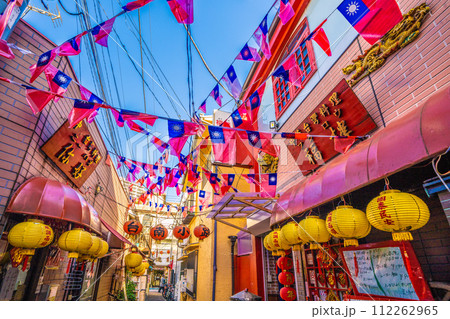 日本の横浜都市景観 横浜中華街の台南小路などを望む＝2月28日 112262965