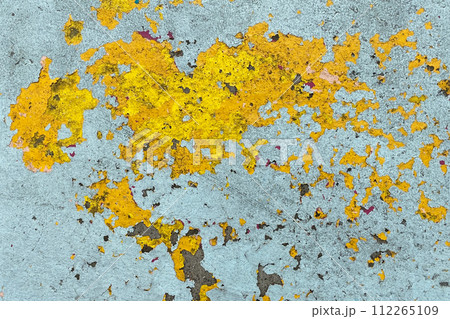 Colorful peeling paint floor background, texture of a multicolor old wall 112265109