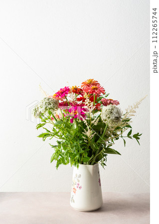 Home decoration with flowers 112265744