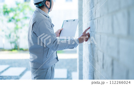 モルタル造形のレンガ調の壁面 白色 モルタル造形のレンガ調の壁面 白色 112266024