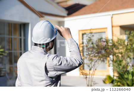 建築関連の業者が仕事をしているシーン 建築関連の業者が仕事をしているシーン 112266040