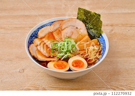 注)湯気は合成です。醤油ラーメン、中華そば、中華ソバ、しょう油らーめん、拉麺。 注)湯気は合成です。醤油ラーメン、中華そば、中華ソバ、しょう油らーめん、拉麺。 112270932