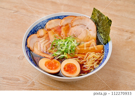 注)湯気は合成です。醤油ラーメン、中華そば、中華ソバ、しょう油らーめん、拉麺。 注)湯気は合成です。醤油ラーメン、中華そば、中華ソバ、しょう油らーめん、拉麺。 112270933