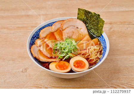 注)湯気は合成です。醤油ラーメン、中華そば、中華ソバ、しょう油らーめん、拉麺。 注)湯気は合成です。醤油ラーメン、中華そば、中華ソバ、しょう油らーめん、拉麺。 112270937