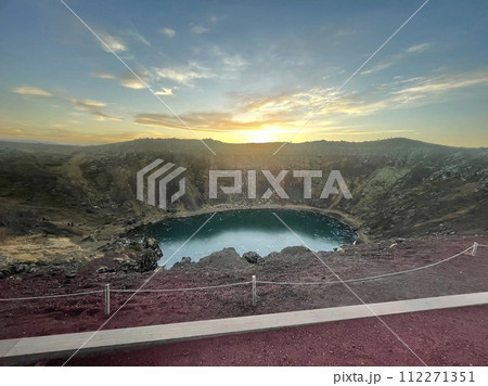 アイスランドのケリズ火口湖 112271351