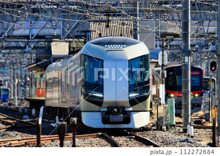 広大な関東平野を縦横無尽に… 【特急リバティ500系】高架化工事が始まった春日部駅にて 112272684