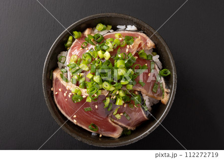 鰹たたきの漬け丼 112272719