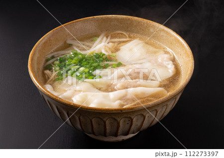 ［香港産　蝦子麺］ワンタン麺 112273397