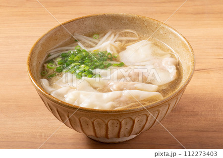 ［香港産　蝦子麺］ワンタン麺 112273403