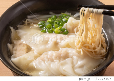 ［香港産　蝦子麺］ワンタン麺 112273407
