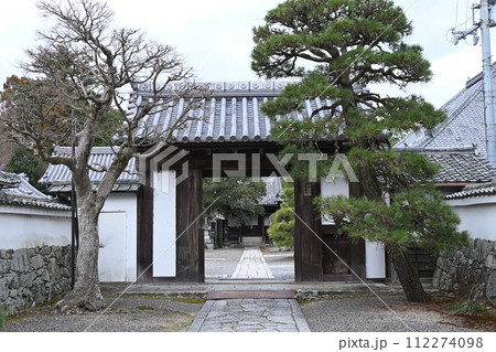 坂本城下来迎寺に移築された城門 112274098
