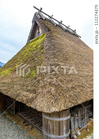 Traditional thatched roof houses of Miyama village in Kyoto Prefecture in Japan, made using kayabuki grass roofing technique 112274870