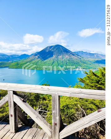 半月山展望台から中禅寺湖・男体山の眺め（5月） 112275629