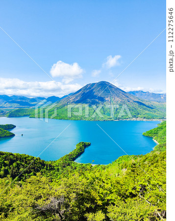 半月山展望台から中禅寺湖・男体山の眺め(5月) 半月山展望台から中禅寺湖・男体山の眺め(5月) 112275646