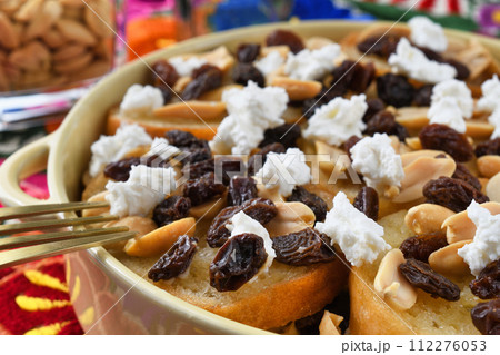 四旬節に食べるメキシコの伝統的なデザート カピロターダ 四旬節に食べるメキシコの伝統的なデザート カピロターダ 112276053