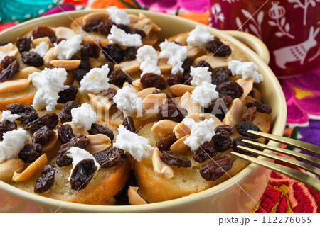 四旬節に食べるメキシコの伝統的なデザート カピロターダ 四旬節に食べるメキシコの伝統的なデザート カピロターダ 112276065