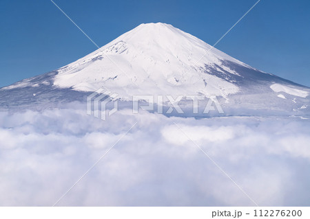 《静岡県》富士山と雪景色の大雲海・乙女峠の眺望 《静岡県》富士山と雪景色の大雲海・乙女峠の眺望 112276200