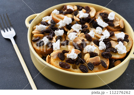 四旬節に食べるメキシコの伝統的なデザート カピロターダ 四旬節に食べるメキシコの伝統的なデザート カピロターダ 112276262