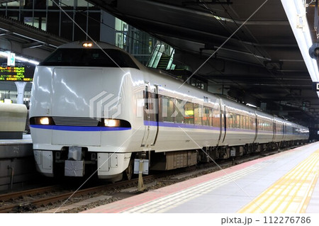 【JR西日本】夜の683系「びわこエクスプレス」(JR京都線:大阪駅) 【JR西日本】夜の683系「びわこエクスプレス」(JR京都線:大阪駅) 112276786