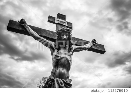 Dramatic Jesus Christ Crucifixion Statue in Black and White 112276910