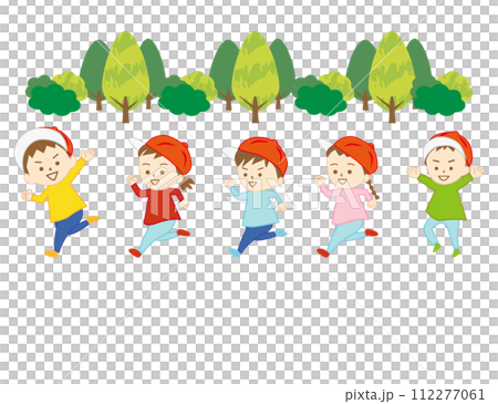 小男孩和女孩在公園裡跑步和玩耍 小男孩和女孩在公園裡跑步和玩耍 112277061