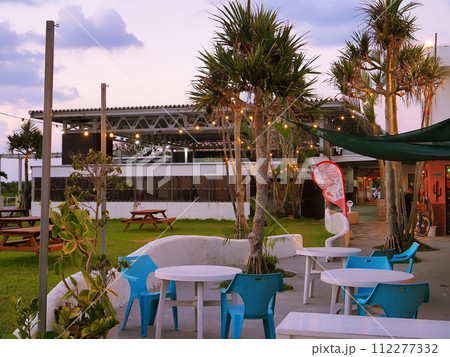 ライトアップされたGala青い海の風景 沖縄県読谷村 ライトアップされたGala青い海の風景 沖縄県読谷村 112277332