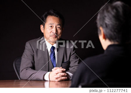 ビジネス　面接　聞き取り　対面 112277741